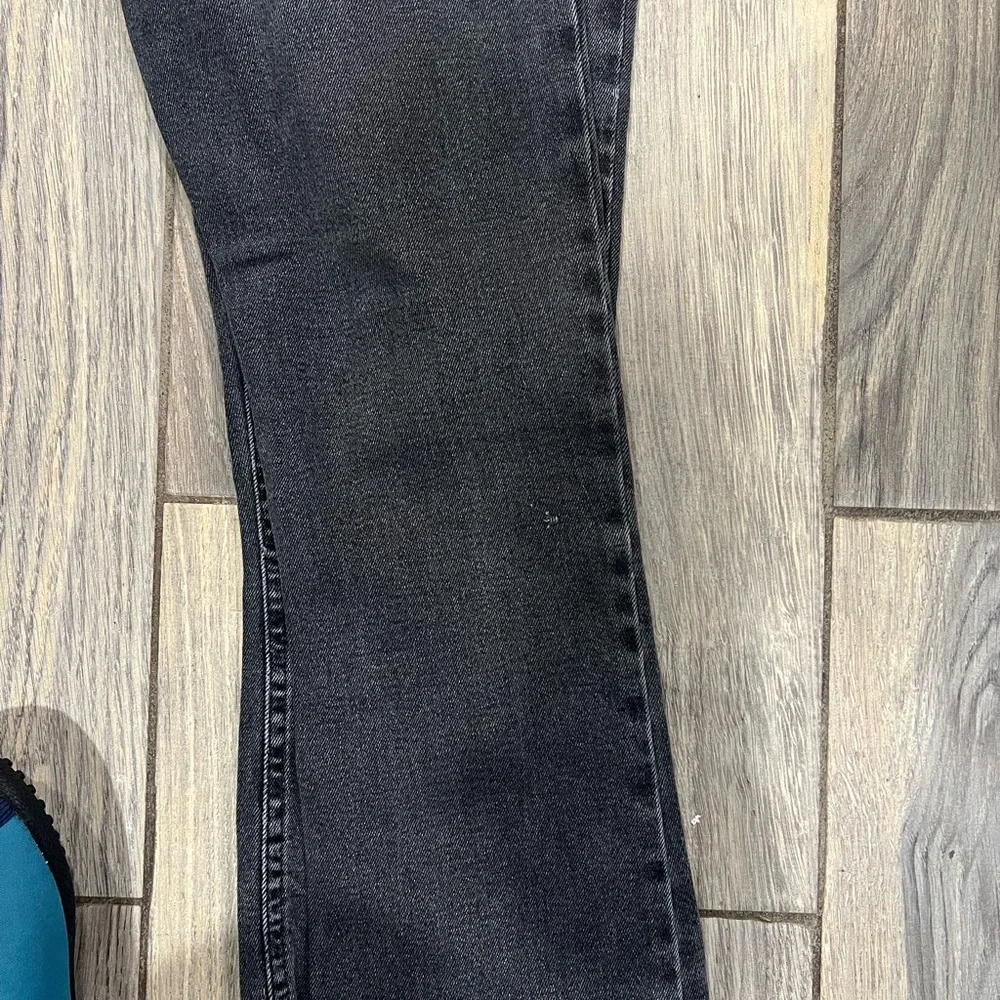 BDG Women's Dark Gray Black Kick Flare High Rise Cropped Jeans Size 26 Stylish - Picture 4 of 4